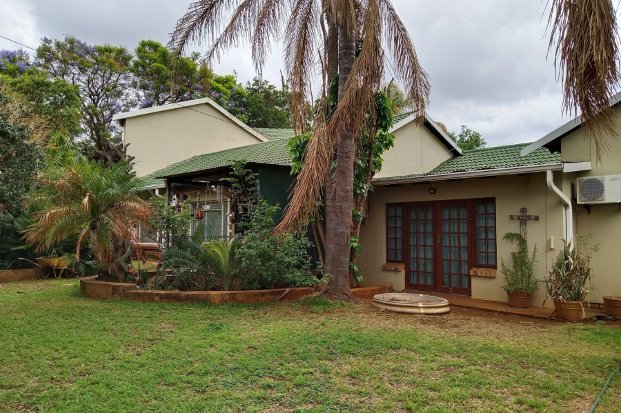 5 Bedroom Property for Sale in Meerhof North West